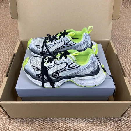 バレンシアガ スニーカー