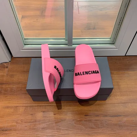 バレンシアガ スリッパ