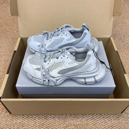 バレンシアガ スニーカー