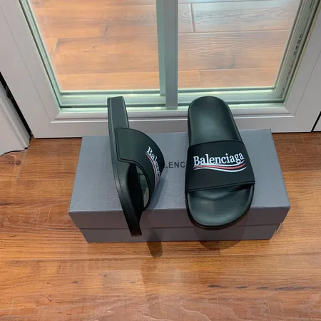 バレンシアガ スリッパ