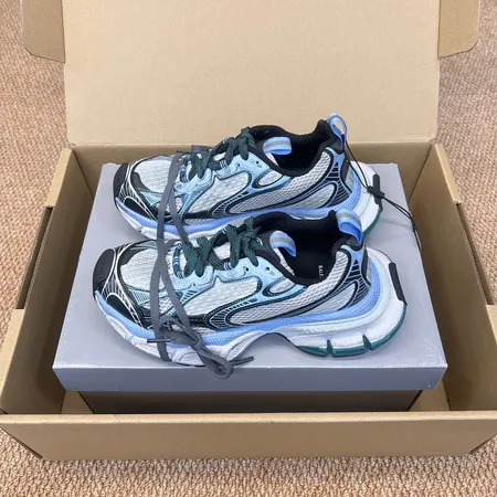 バレンシアガ スニーカー