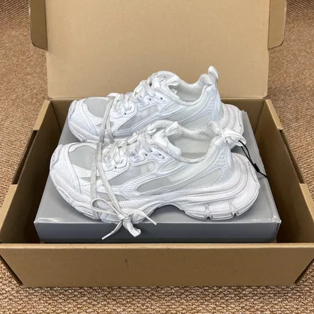 バレンシアガ スニーカー