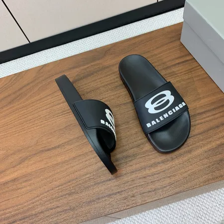バレンシアガ スリッパ