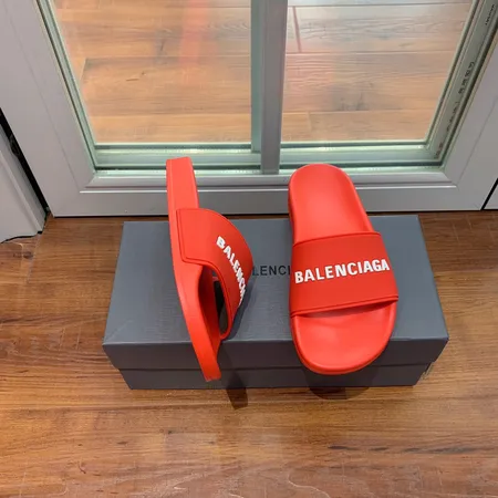 バレンシアガ スリッパ