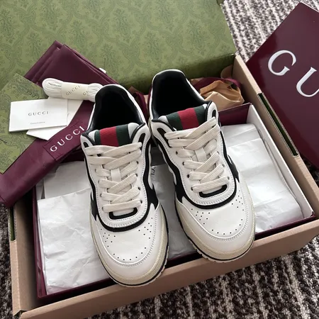 グッチ カジュアルシューズ