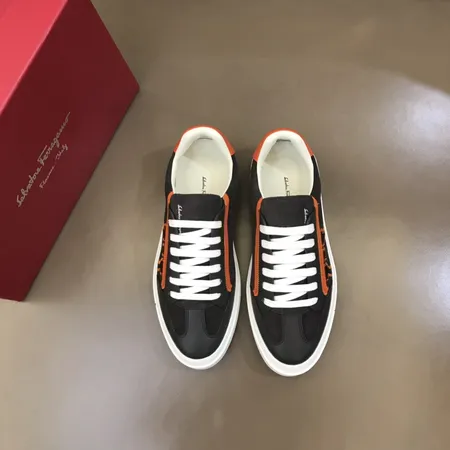 フェラガモ カジュアルシューズ