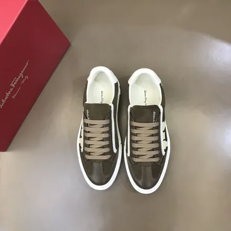 フェラガモ カジュアルシューズ