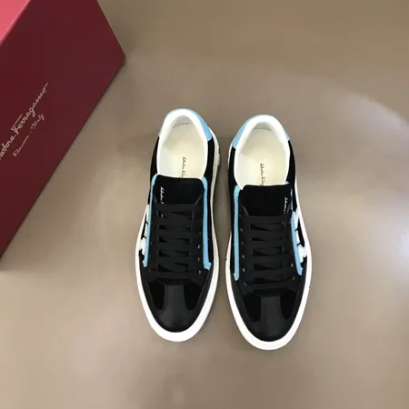 フェラガモ カジュアルシューズ