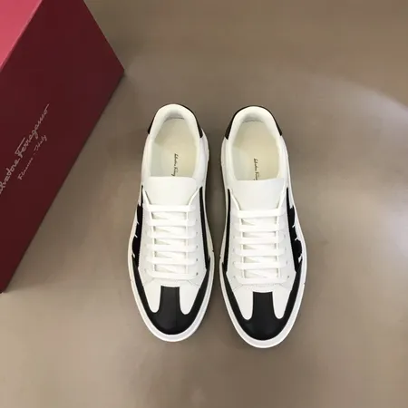 フェラガモ カジュアルシューズ