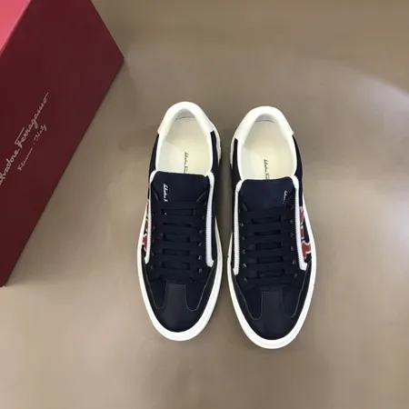 フェラガモ カジュアルシューズ