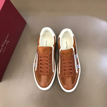 フェラガモ カジュアルシューズ