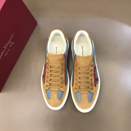 フェラガモ カジュアルシューズ