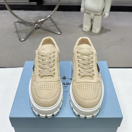 プラダ カジュアルシューズ