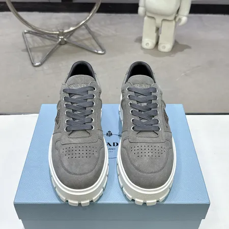 プラダ カジュアルシューズ