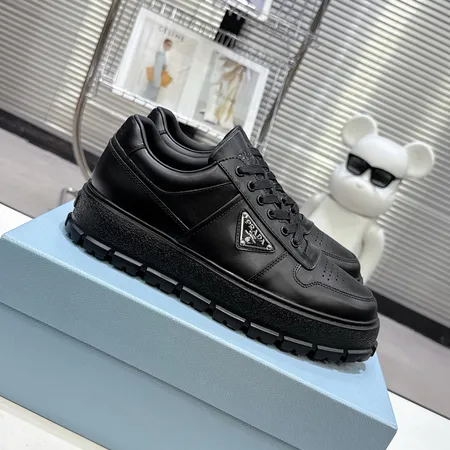 プラダ カジュアルシューズ