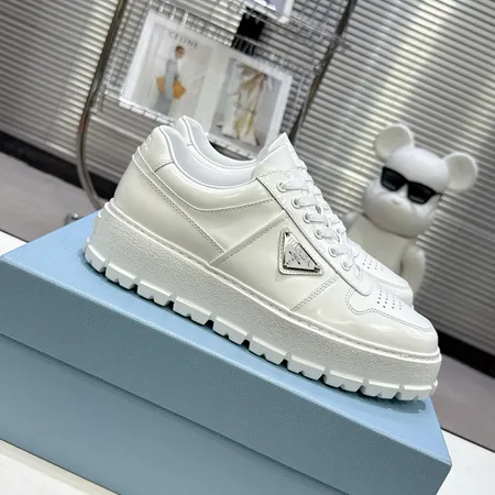 プラダ カジュアルシューズ