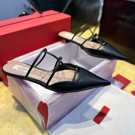 ヴァレンティノ スリッパ