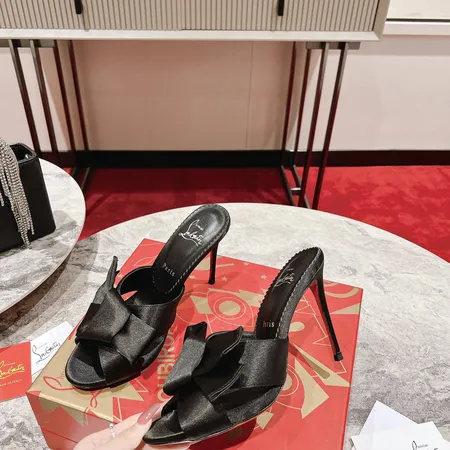 クリスチャン・ルブタン サンダル