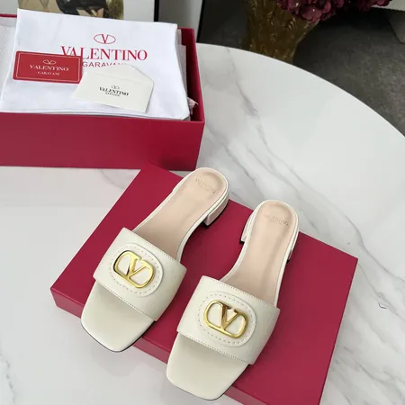 ヴァレンティノ スリッパ