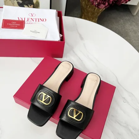 ヴァレンティノ スリッパ