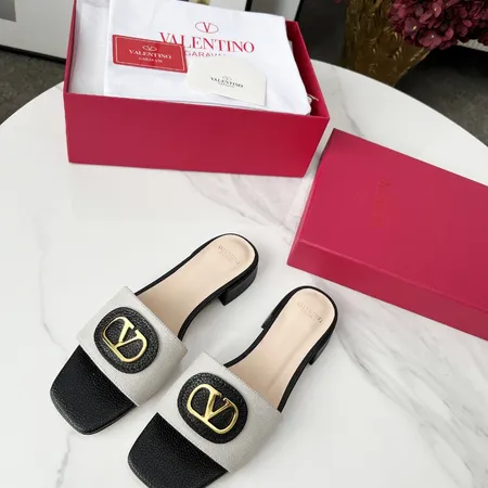 ヴァレンティノ スリッパ