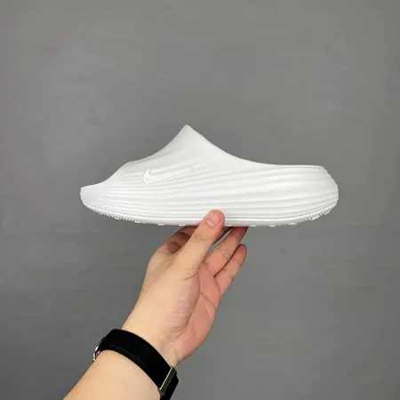 ナイキ スリッパ