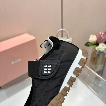 ミュウミュウ カジュアルシューズ