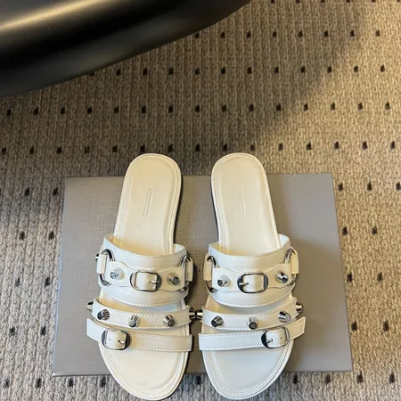 バレンシアガ スリッパ