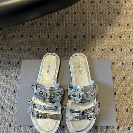 バレンシアガ スリッパ