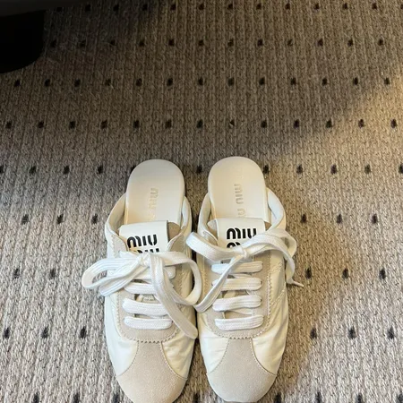 ミュウミュウ カジュアルシューズ