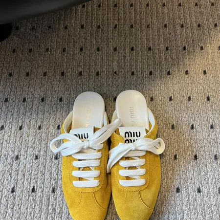 ミュウミュウ カジュアルシューズ