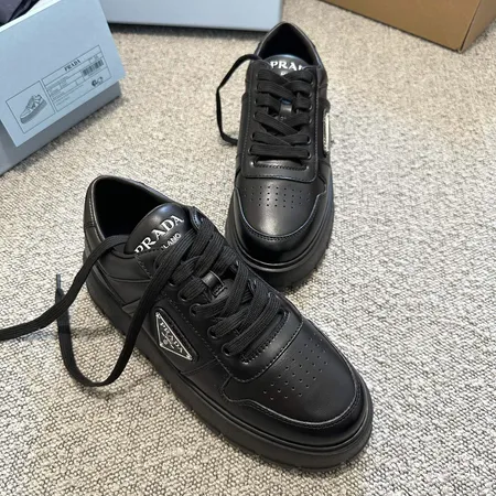 プラダ カジュアルシューズ