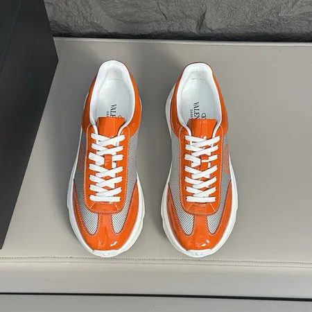 ヴァレンティノ スニーカー