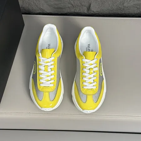 ヴァレンティノ スニーカー