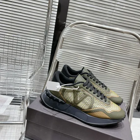 ヴァレンティノ スニーカー