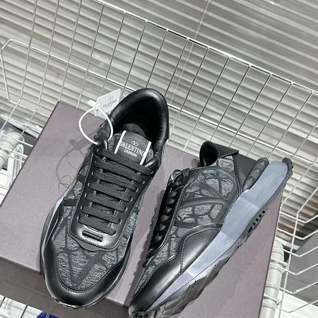 ヴァレンティノ スニーカー