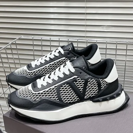 ヴァレンティノ スニーカー