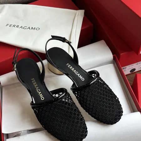 フェラガモ サンダル