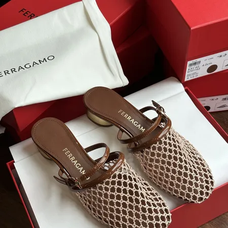 フェラガモ スリッパ