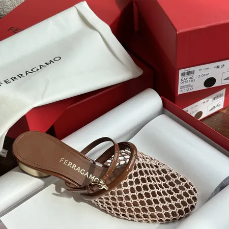 フェラガモ スリッパ