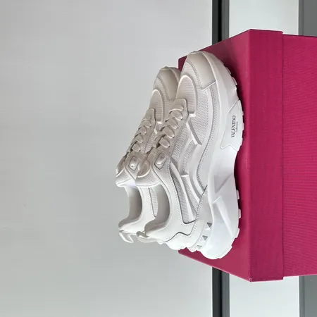 ヴァレンティノ スニーカー