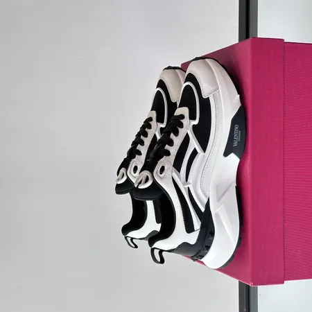 ヴァレンティノ スニーカー