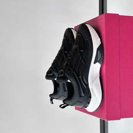 ヴァレンティノ スニーカー