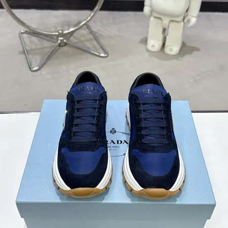 プラダ カジュアルシューズ