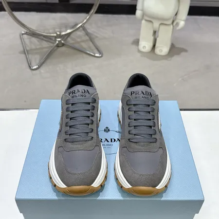 プラダ カジュアルシューズ