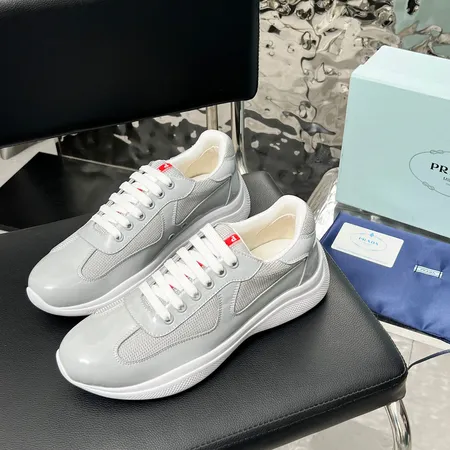 プラダ スニーカー
