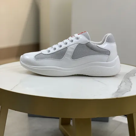 プラダ スニーカー