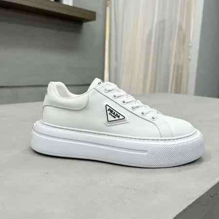 プラダ カジュアルシューズ