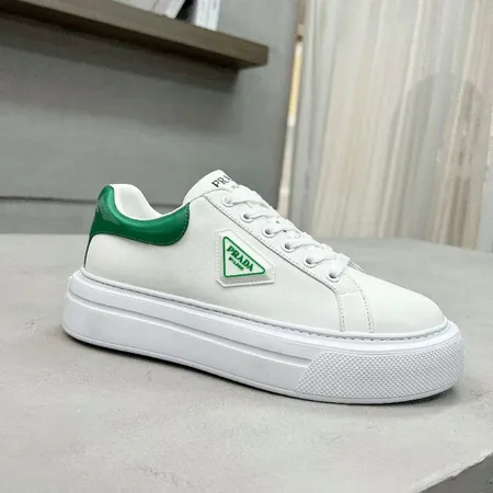 プラダ カジュアルシューズ