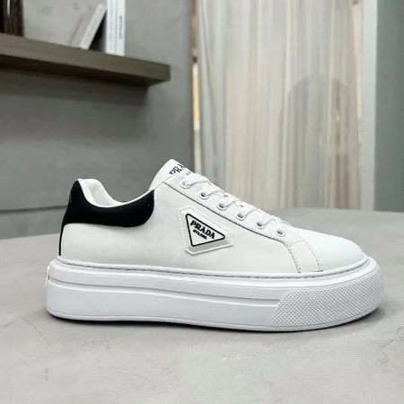 プラダ カジュアルシューズ